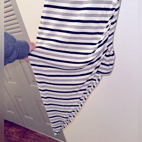 Windsor Black and White Striped Cap Sleeve Bodycon Midi Dress with High Slit - Picture 4 of 6